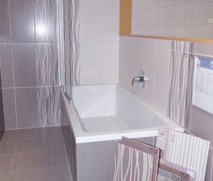 Světlá vzorová koupelna KS Horažďovice