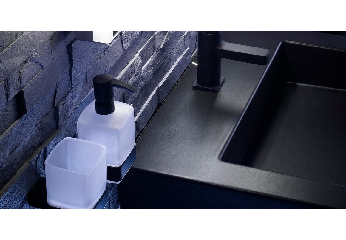 Moderní designovaná série koupelnových doplňků Emco LOFT - galerie #1