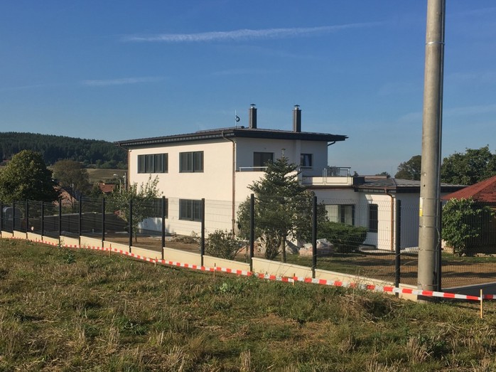 Novostavba funkcionalistického domu v Soběkurech