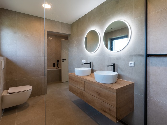 Finále u THE FOTR – minimalistická koupelna pro Dana a Klárku je na světě!